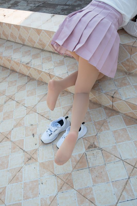 肉丝大胸妹 萝莉丝足写真套图
