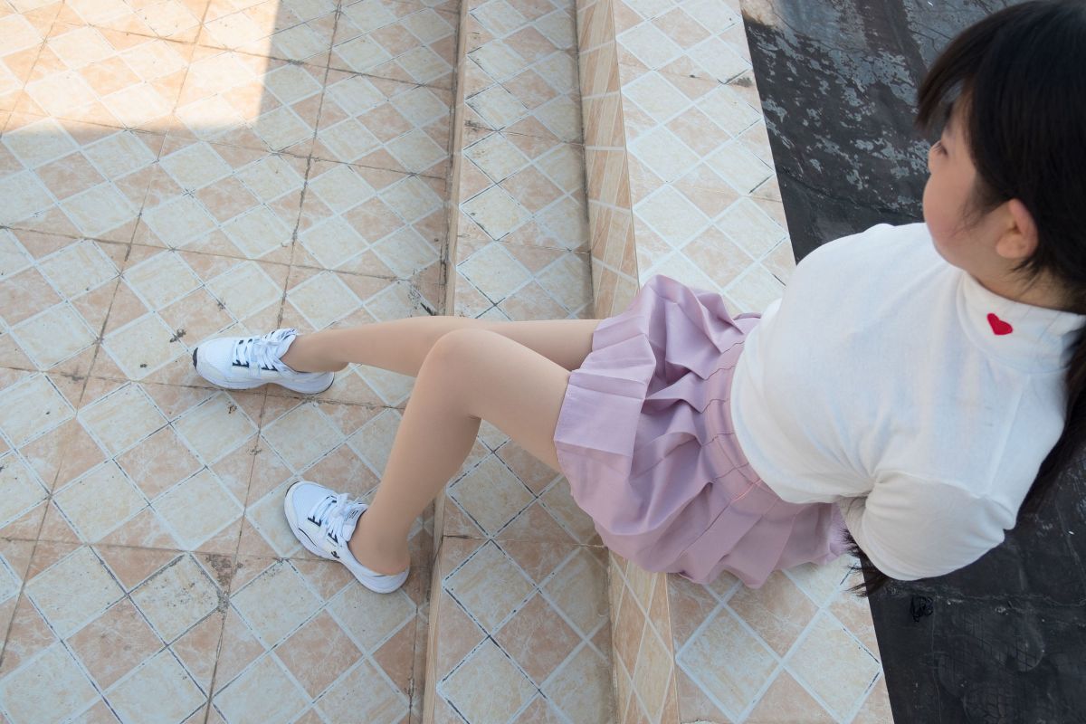 肉丝大胸妹 萝莉丝足写真套图
