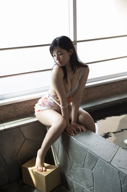 穿着花色泳衣的出浴美女[20P]