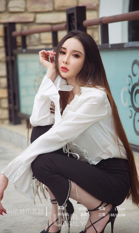 阿依努尔瓦娅 - 优雅冷美人