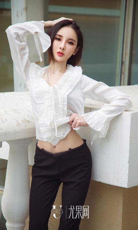 阿依努尔瓦娅 - 优雅冷美人