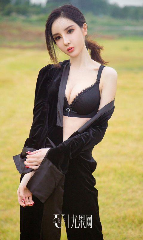 阿依努尔瓦娅 - 优雅冷美人
