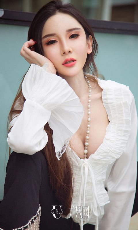 阿依努尔瓦娅 - 优雅冷美人
