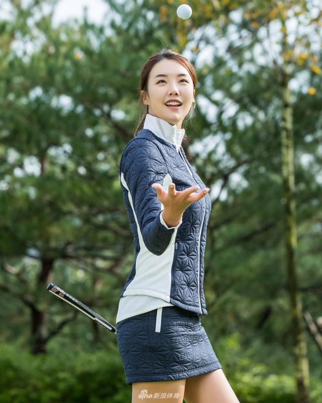 高尔夫氧气美女,笑颜长腿身材一级棒〔26P〕