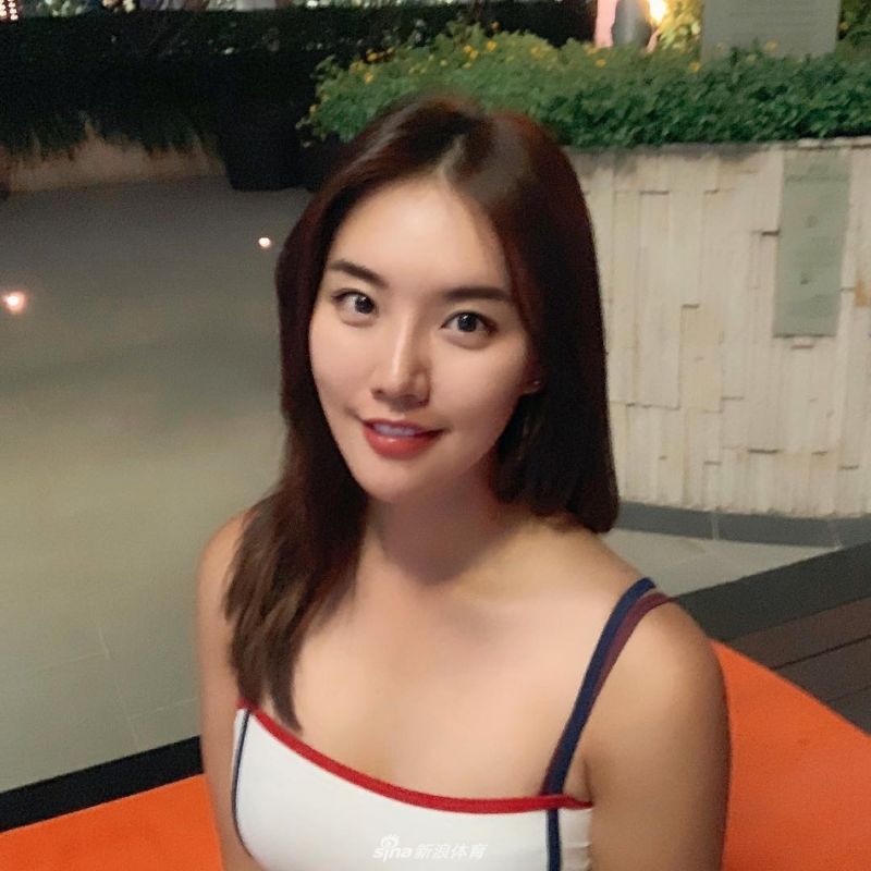 高尔夫氧气美女,笑颜长腿身材一级棒〔26P〕