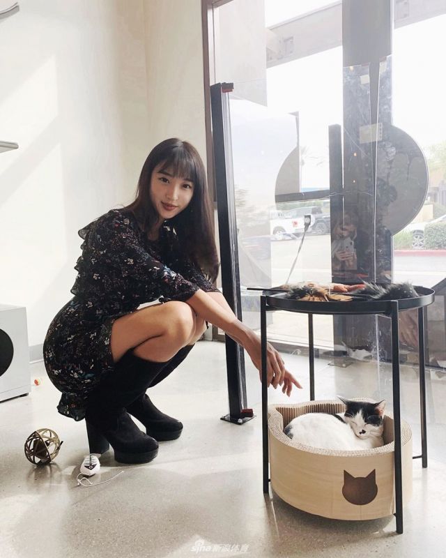 韩国美女模特打高尔夫 逆天长腿吸睛[25P]