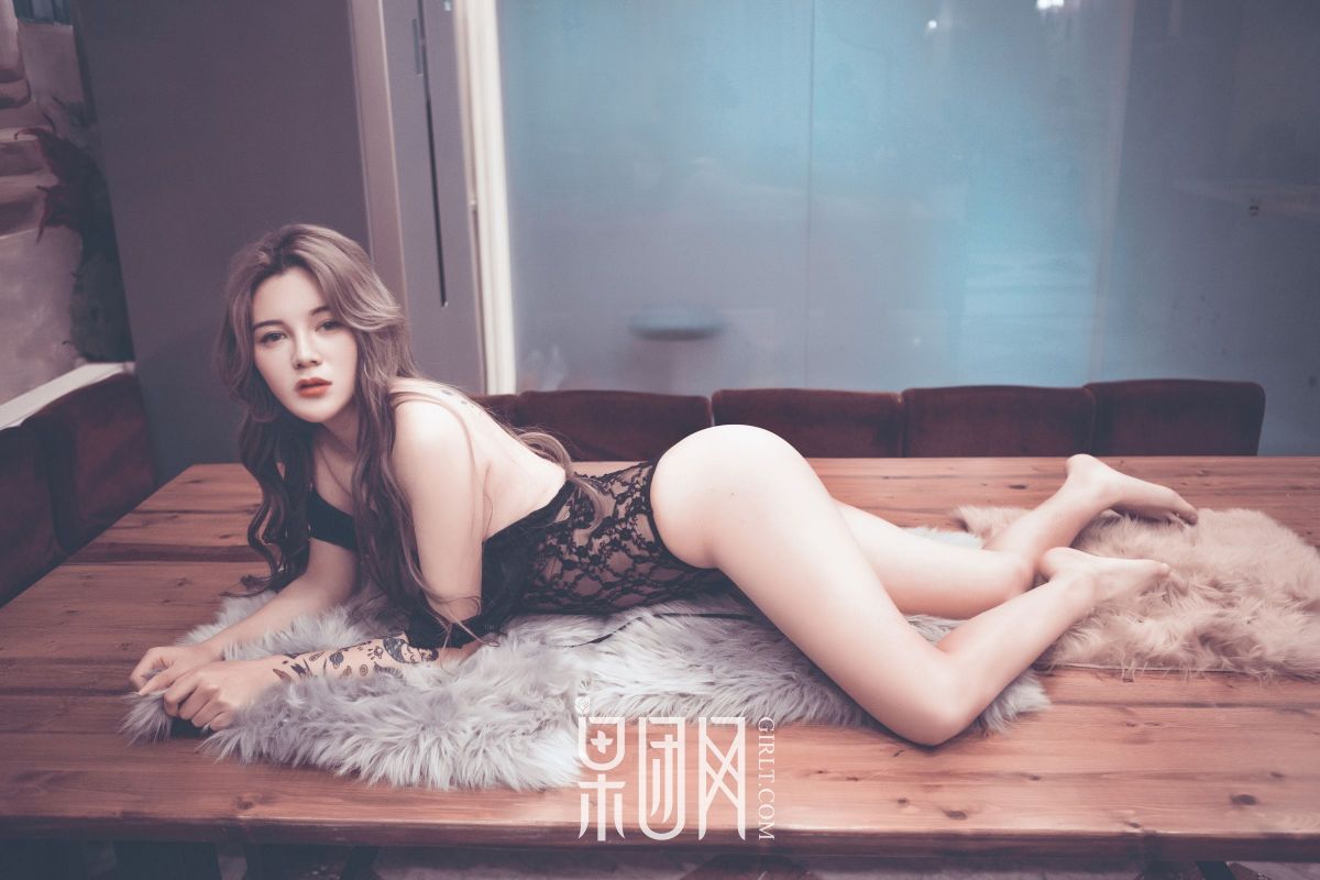 蕾丝透视，性感妩媚！