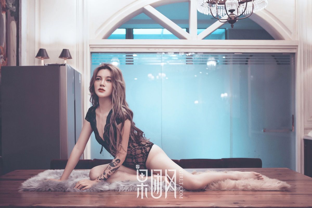 蕾丝透视，性感妩媚！