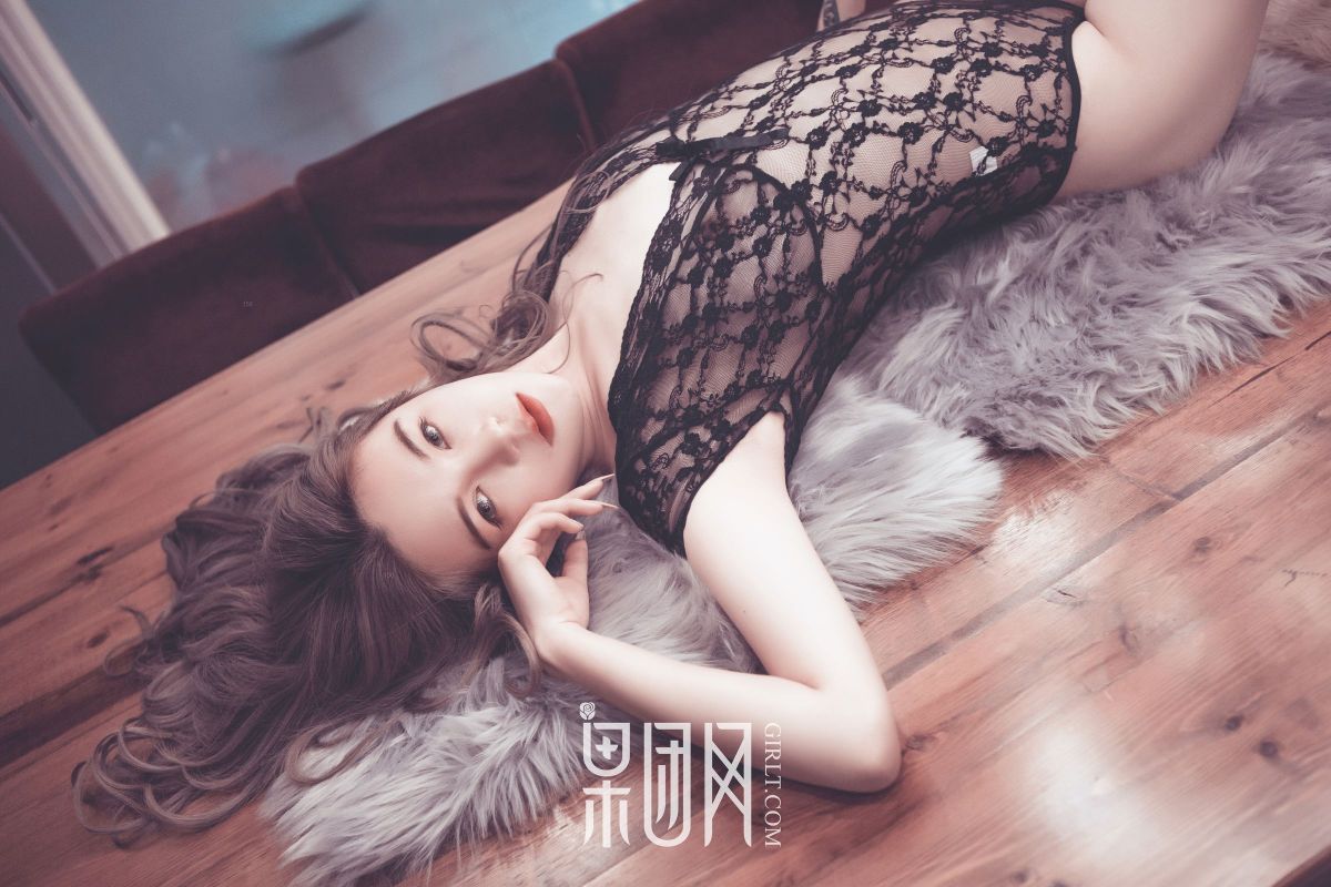 蕾丝透视，性感妩媚！