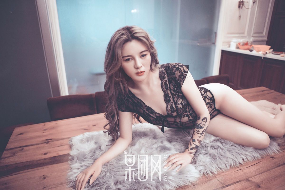 蕾丝透视，性感妩媚！