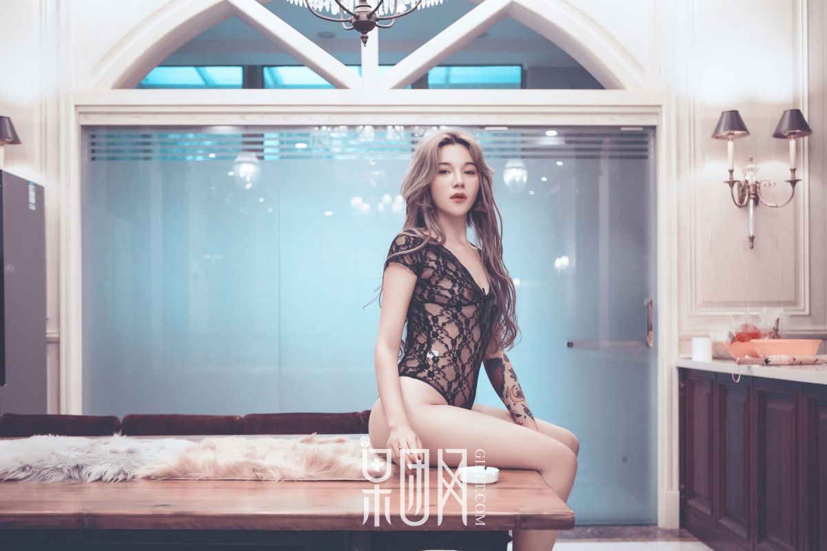 蕾丝透视，性感妩媚！