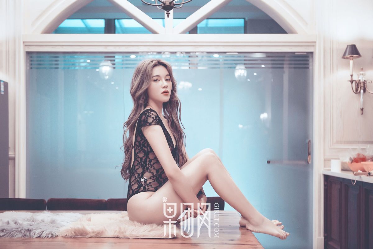 蕾丝透视，性感妩媚！