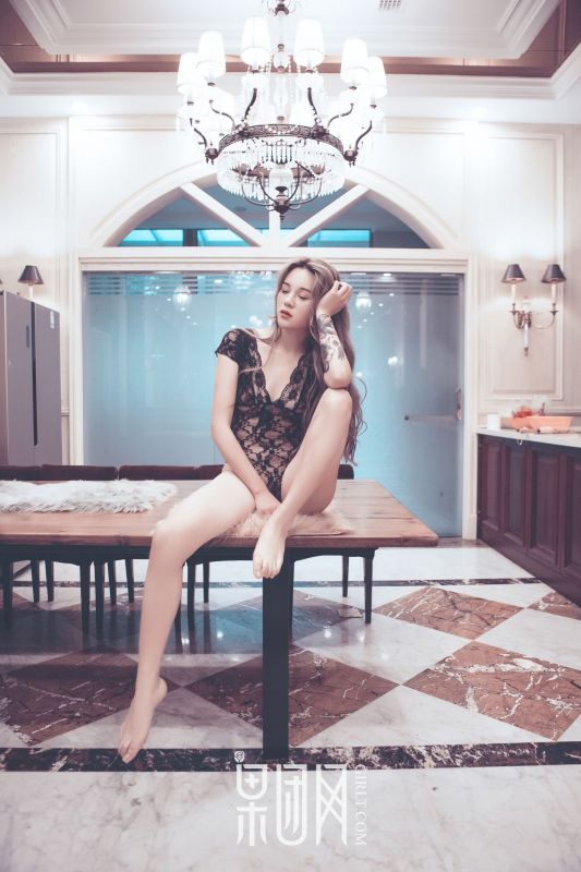 蕾丝透视，性感妩媚！