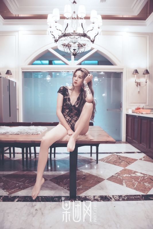 蕾丝透视，性感妩媚！
