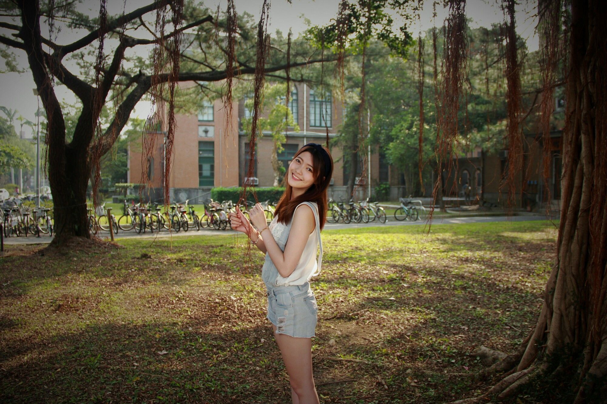 [台湾美女] Brindy薛薛@台湾大学外拍 写真图片