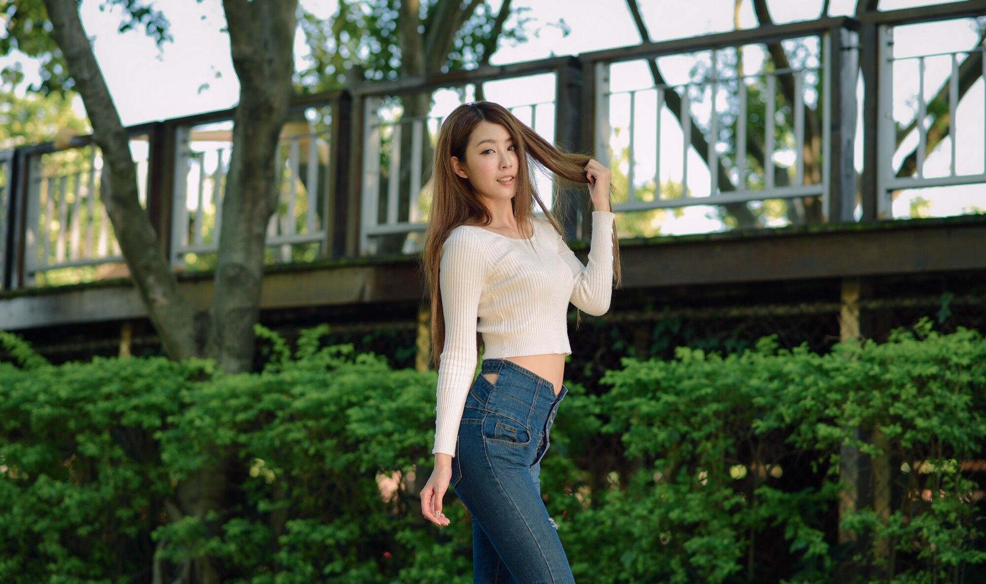 [台湾美女] Miso夏晴 - 公园牛仔紧身裤美腿写真套图