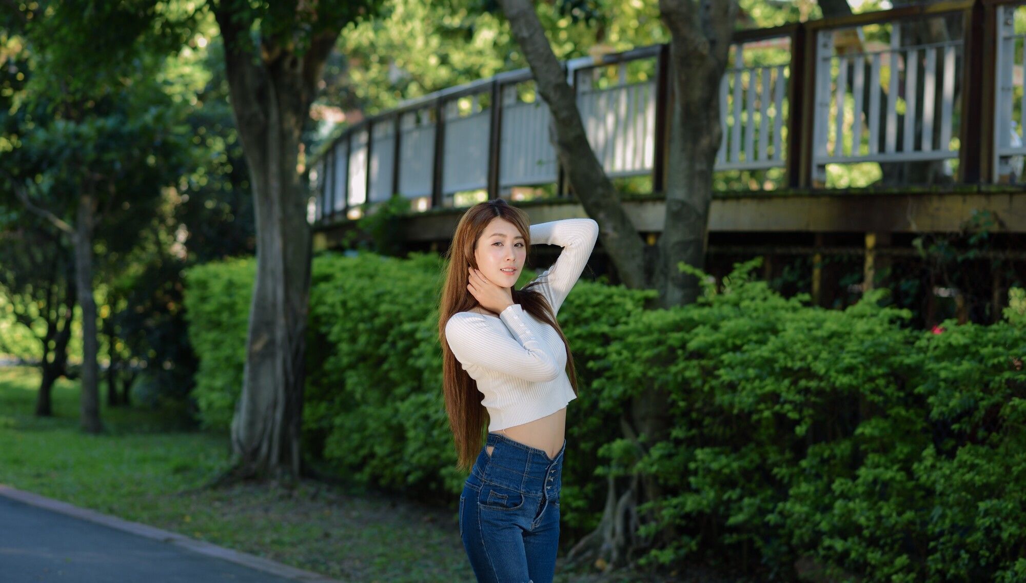 [台湾美女] Miso夏晴 - 公园牛仔紧身裤美腿写真套图