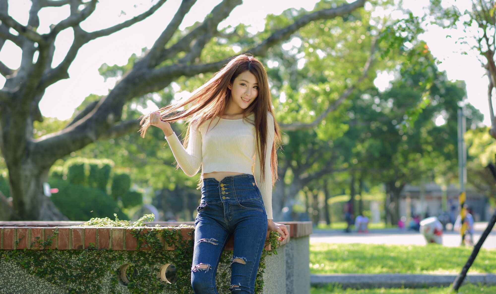 [台湾美女] Miso夏晴 - 公园牛仔紧身裤美腿写真套图