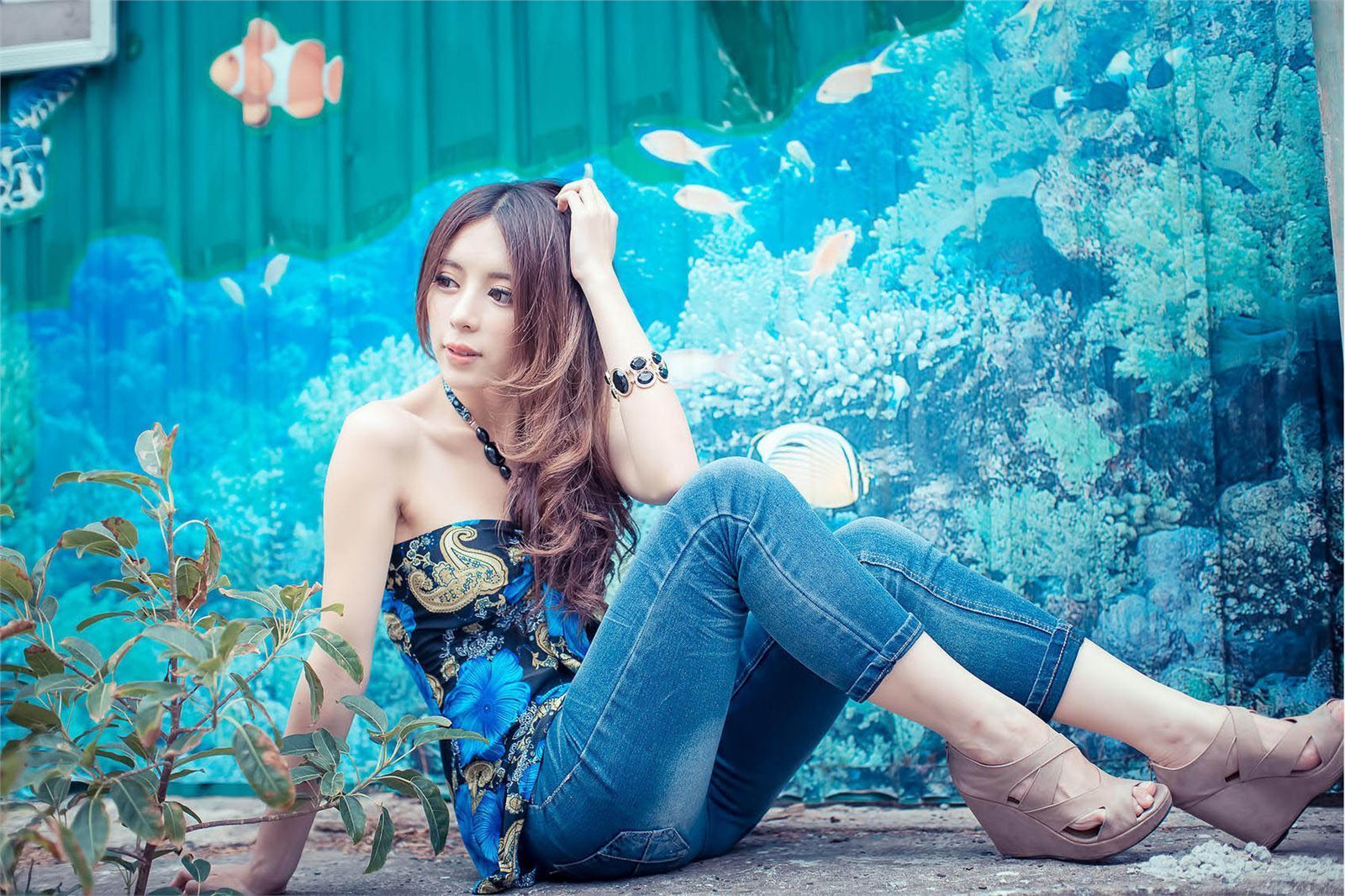 [台湾美女] 超跑女神大眼正妹张齐郡 - 炫彩外拍 写真图片