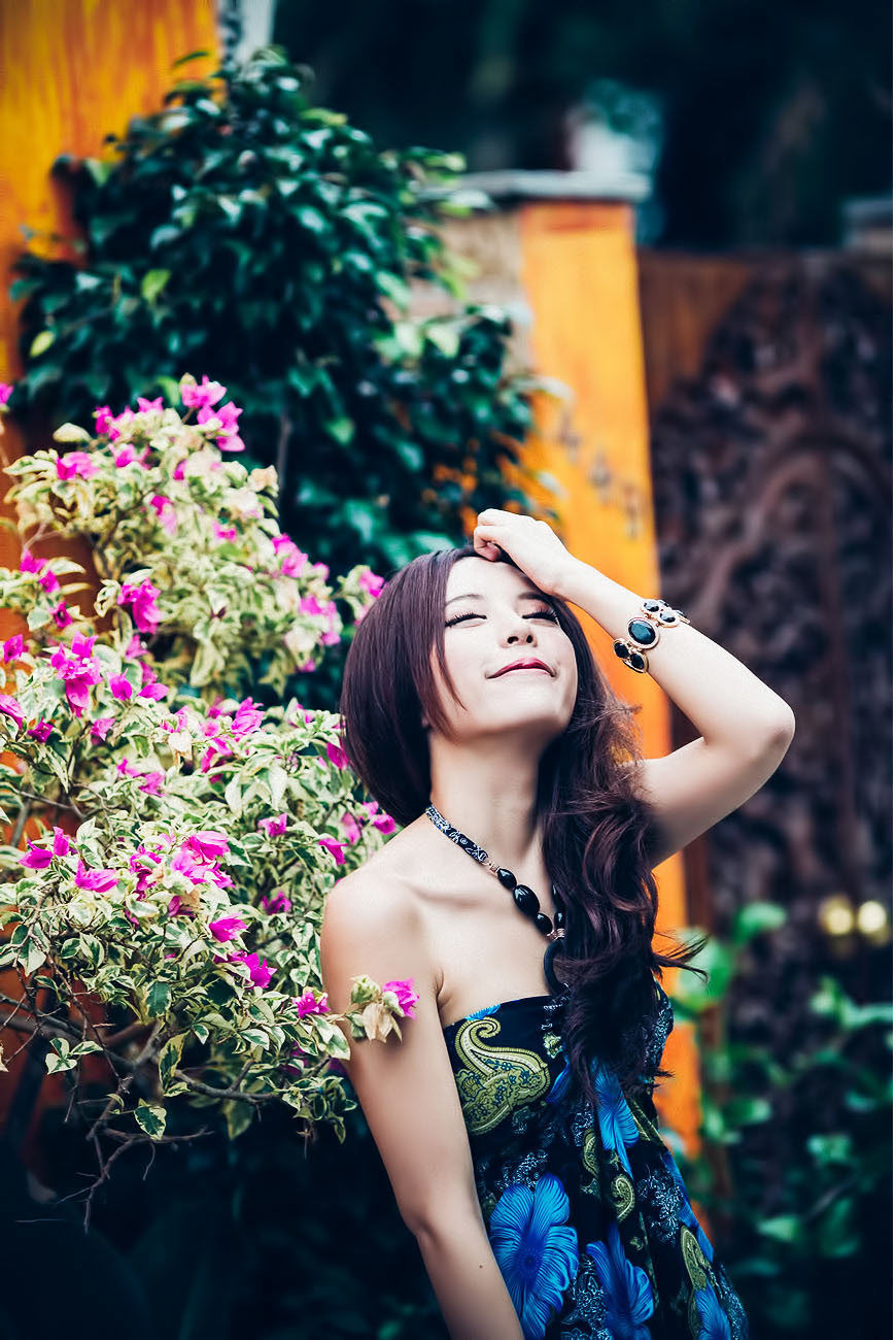 [台湾美女] 超跑女神大眼正妹张齐郡 - 炫彩外拍 写真图片