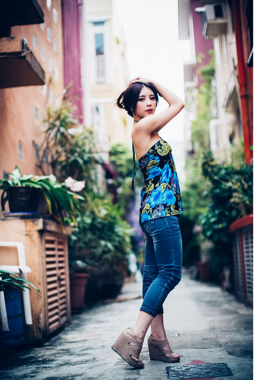 [台湾美女] 超跑女神大眼正妹张齐郡 - 炫彩外拍 写真图片
