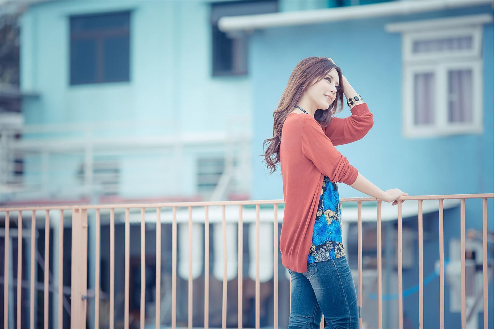 [台湾美女] 超跑女神大眼正妹张齐郡 - 炫彩外拍 写真图片