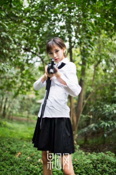 蘑菇 - 美女野外激战，性感撩人！