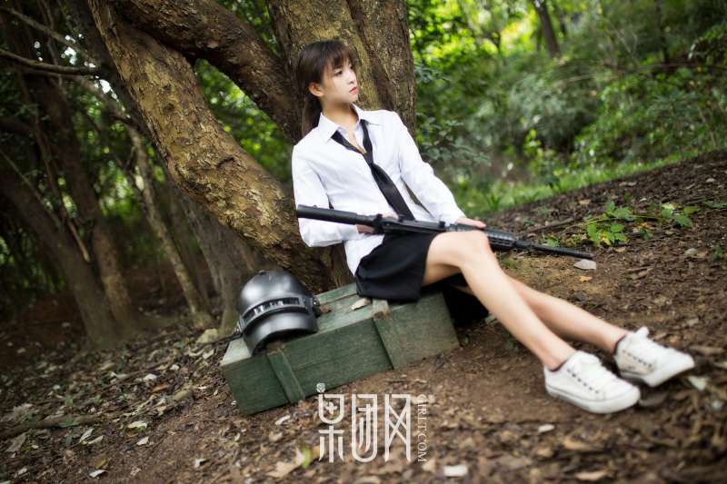 蘑菇 - 美女野外激战，性感撩人！