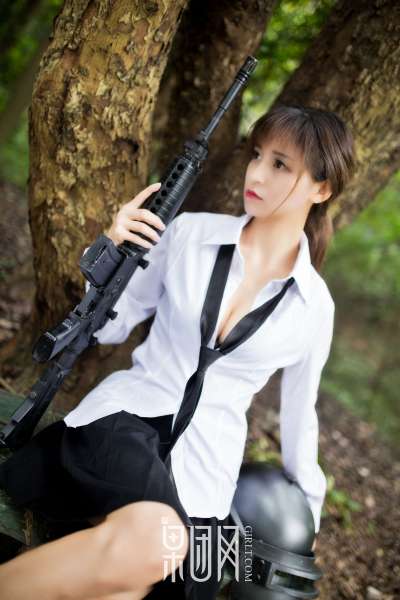 蘑菇 - 美女野外激战，性感撩人！