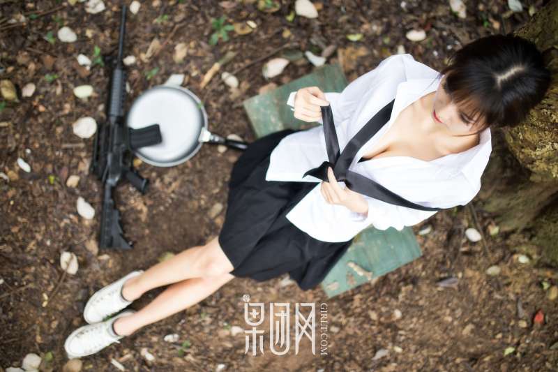 蘑菇 - 美女野外激战，性感撩人！