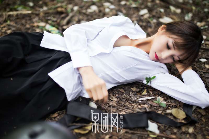蘑菇 - 美女野外激战，性感撩人！