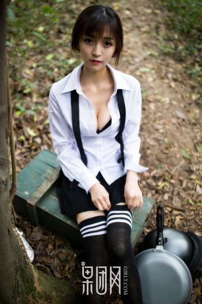 蘑菇 - 美女野外激战，性感撩人！