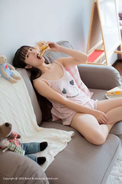 鱼丸子呀_  - 鱼丸真空睡衣喝奶
