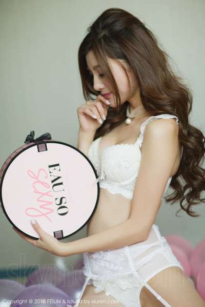 奶茶-Emily 写真套图2