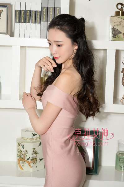 美女珊珊 - 董事长秘书 写真套图