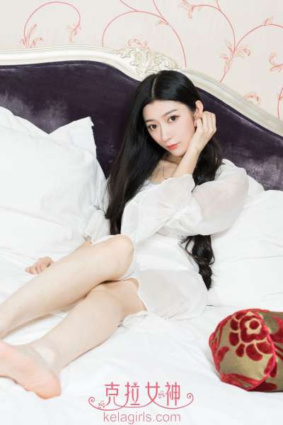 小新《云仙缥缈》养眼写真套图