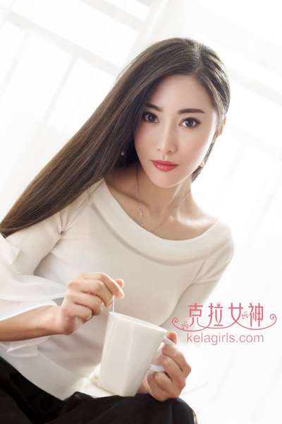 性感美女颖儿《封面佳人》写真套图