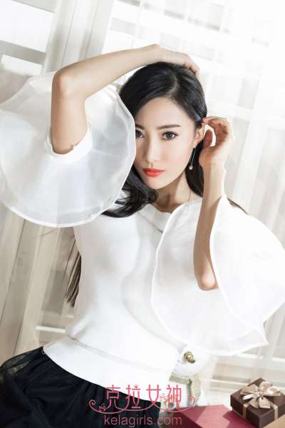 性感美女颖儿《封面佳人》写真套图
