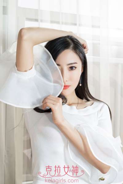 性感美女颖儿《封面佳人》写真套图