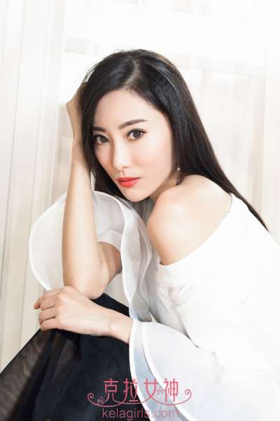 性感美女颖儿《封面佳人》写真套图