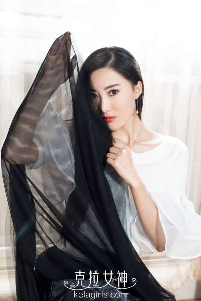 性感美女颖儿《封面佳人》写真套图