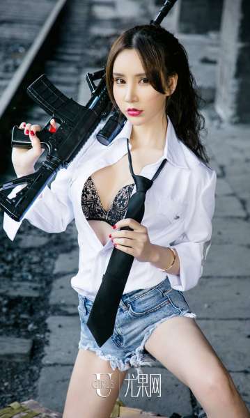 翘臀美女~周于希 - 擦枪