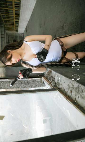 翘臀美女~周于希 - 擦枪