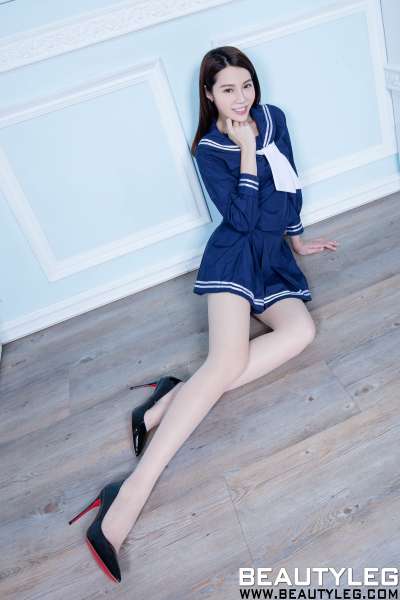 腿模Christine - 水手服+黑丝美腿写真