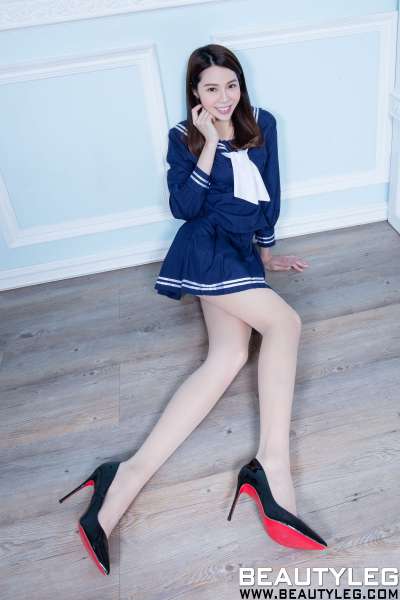 腿模Christine - 水手服+黑丝美腿写真