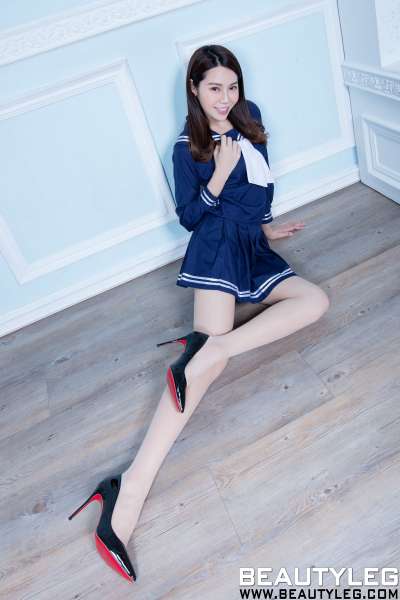 腿模Christine - 水手服+黑丝美腿写真