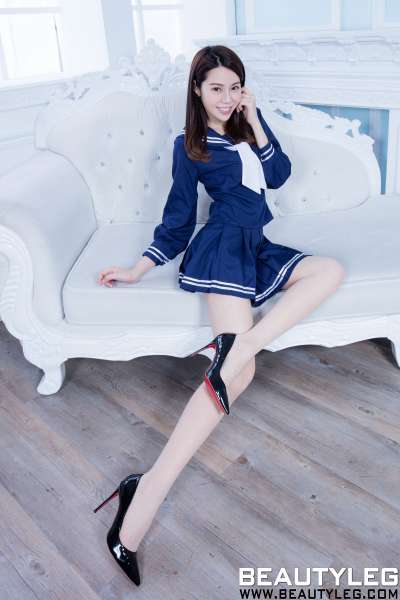 腿模Christine - 水手服+黑丝美腿写真