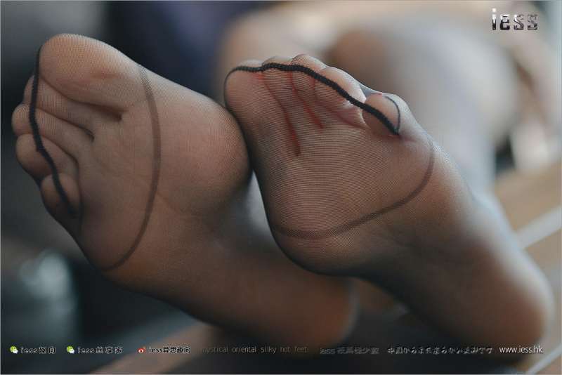 芳芳~人妻的黑丝脚  丝足套图
