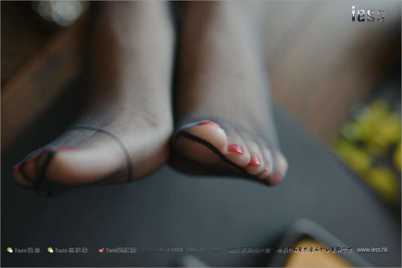 芳芳~人妻的黑丝脚  丝足套图
