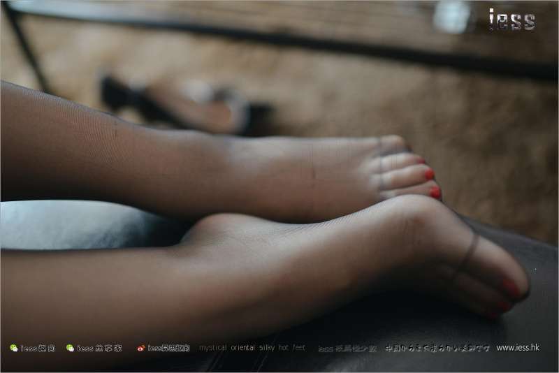 芳芳~人妻的黑丝脚  丝足套图